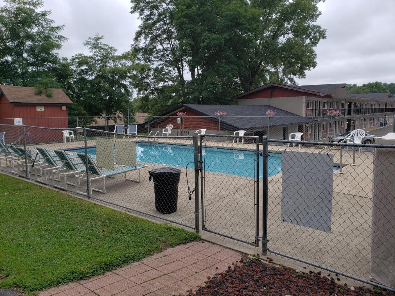 Woodside Dells Hotel & Suites Wisconsin Dells Exteriör bild
